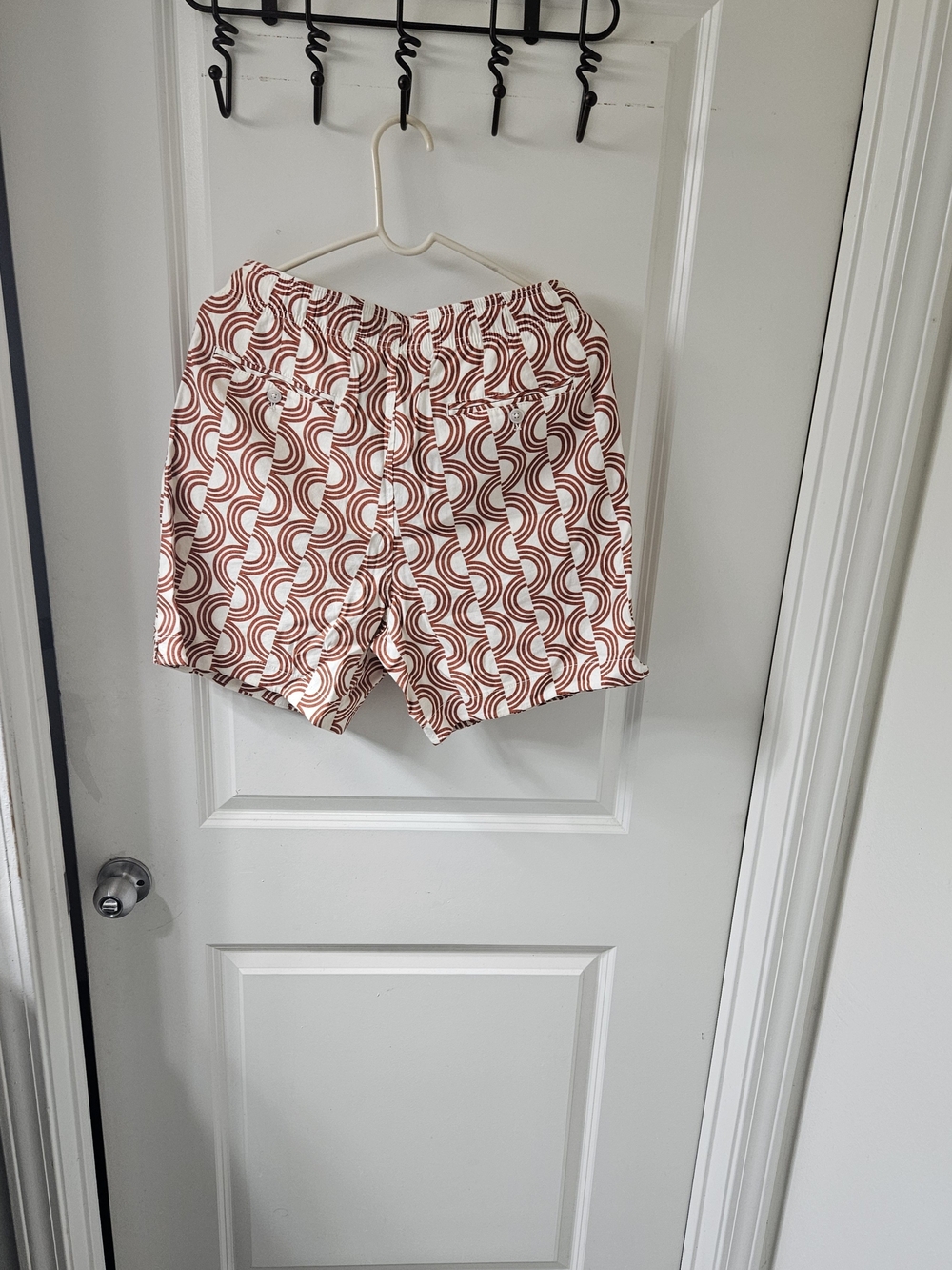 Express White Drawstring Shorts with Rust Geometric Print - Picture 9 of 12